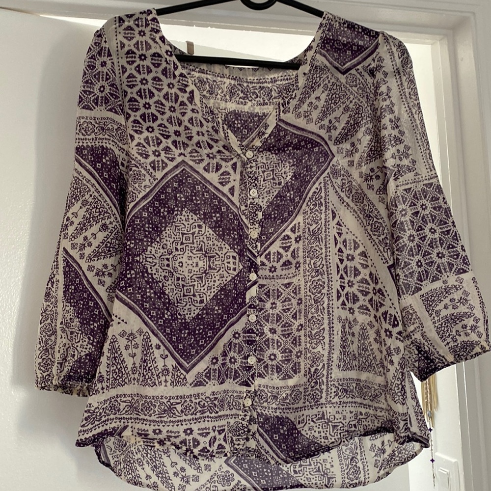 Looking for the same shirt. If anyone has it please let me know. Ty🥰
